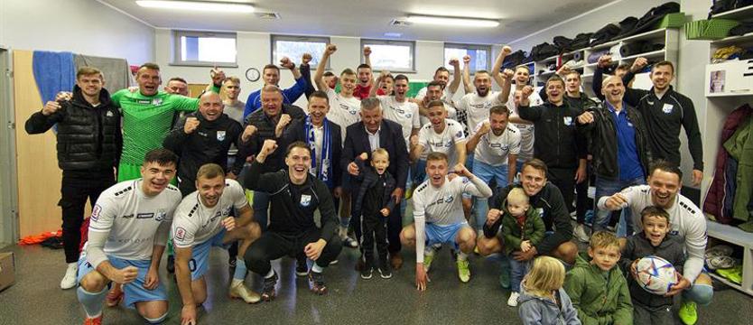 Piłka nożna. Kotwica zdecydowanym liderem II ligi. Pokornie do celu