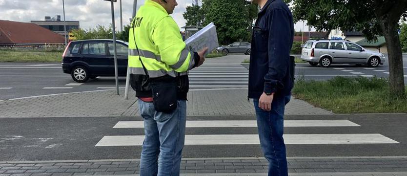 Kocie oczy, migające światła, biało-czerwone zebry. Bezpieczniejsze przejścia na Świerczewie