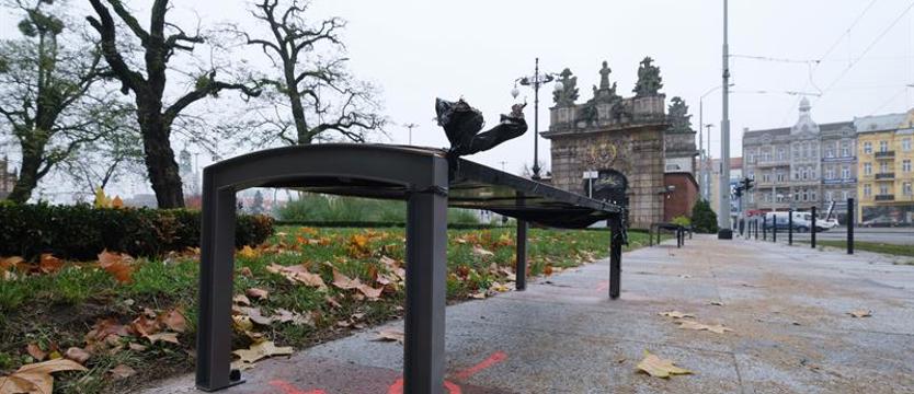 Nowe ławki na skwerach. W pobliżu Bramy Królewskiej, ale nie tylko