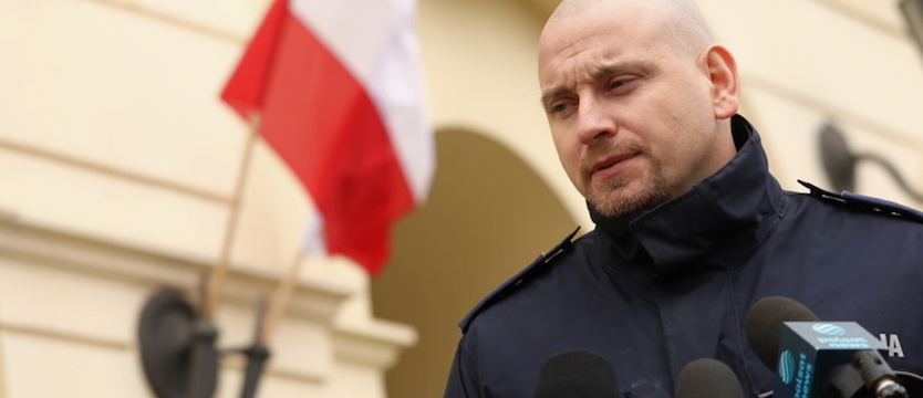 Zawieszony dowódca patrolu po wypadku radiowozu z dwiema nastolatkami w środku