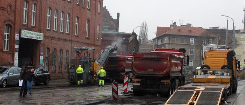 Kolumba już bez przejazdu, ale kierowcy nadal próbują