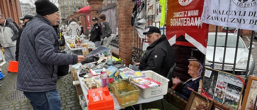 Kiermasz charytatywny na rzecz Paczki dla Bohatera