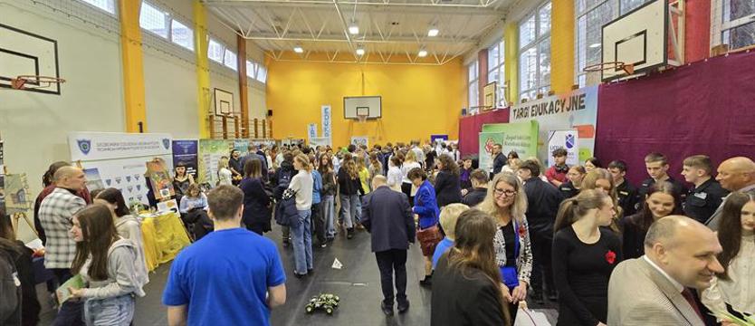 Szkolne targi edukacyjne. Pomagają w ważnych decyzjach