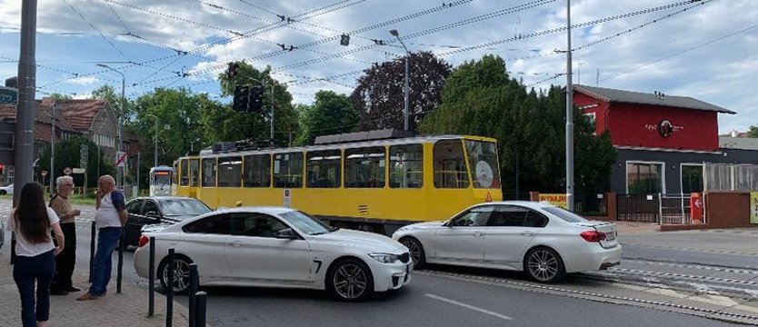 Zderzenie dwóch BMW na ulicy Mickiewicza w Szczecinie
