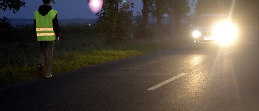 Policja rozpoczęła akcję "Świeć Przykładem".  Ma przypomnieć o konieczności korzystania z odblasków