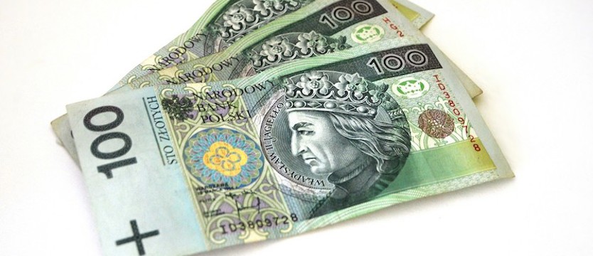 Trzysta złotych na szkolną wyprawkę 