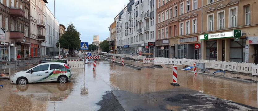 Poranna awaria wodociągu w al. Wojska Polskiego