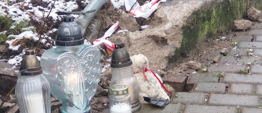 Po tragedii w Międzyzdrojach. Mieszkańcy zapalają znicze, prokuratura gromadzi dowody