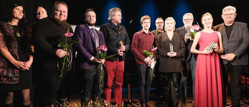 Pięć Bursztynowych Pierścieni i Srebrna Ostroga