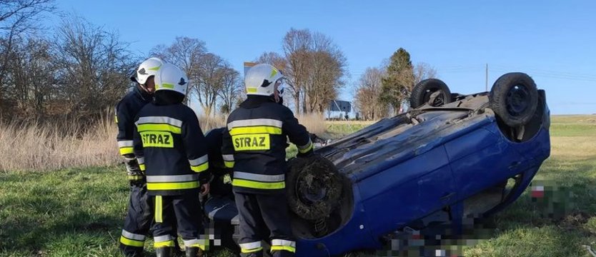 Samochód dachował w Konarzewie