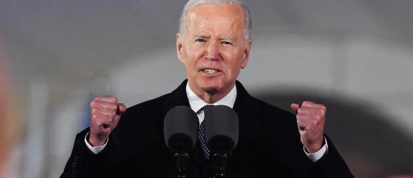 Prezydent Biden: Kijów dumnie się trzyma i jest wolny