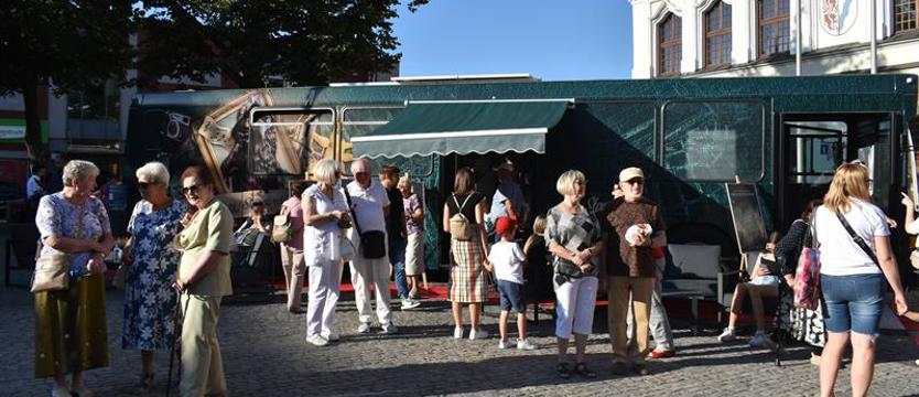 Stargard ma kulturalny autobus. Nazwij mobilną galerię