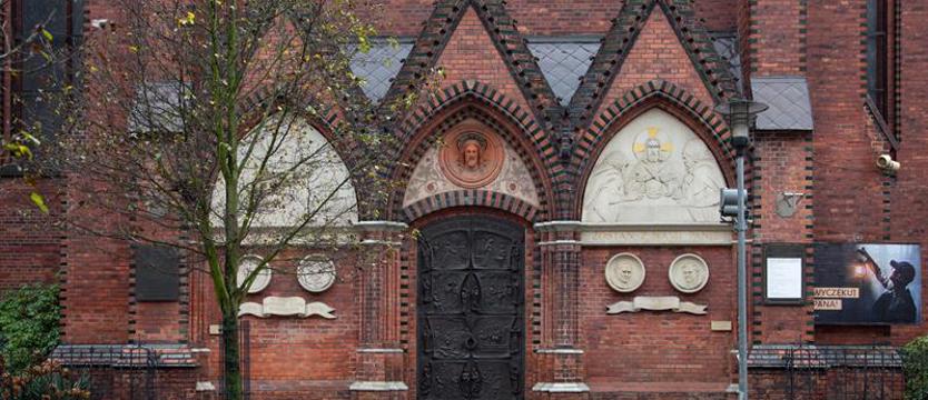 Na religię uczęszcza coraz mniej uczniów 