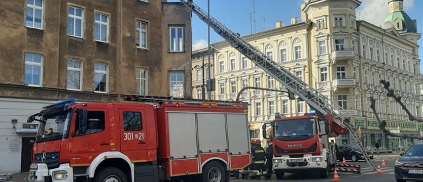 Silny wiatr zrywa dachy w Szczecinie