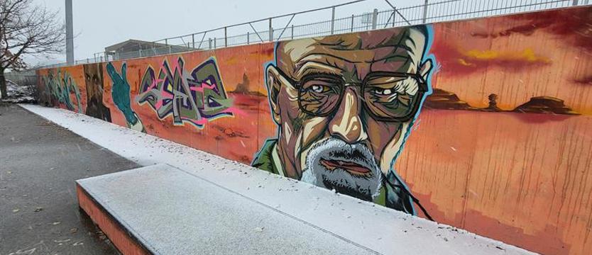 Niszczony przez kibiców? Mural przetrwał rok