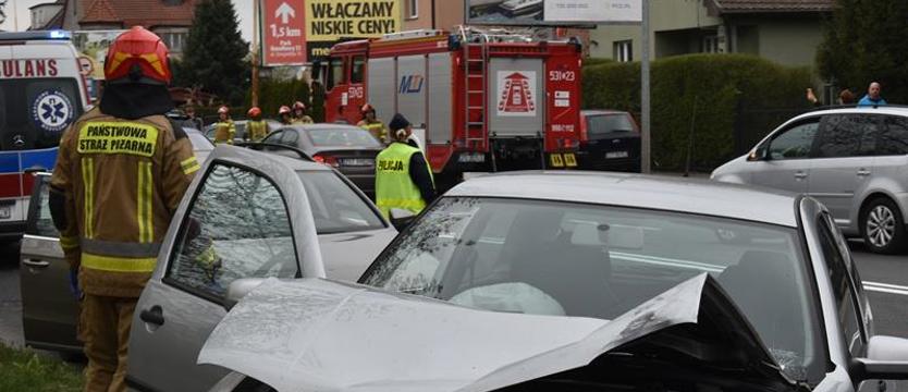 Wypadek w Stargardzie. Auta odrzuciło na pobocza