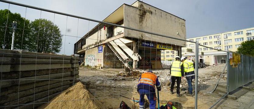 Na Pomorzanach trwa rozbiórka pawilonu