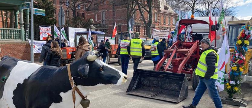 Rolnicy znów zaostrzają protest, bo nie ma odzewu. "Solidarność" pisze do premiera