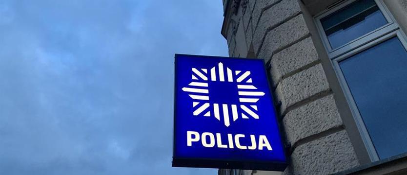 Straciła pieniądze i złoto. Okradły seniorkę